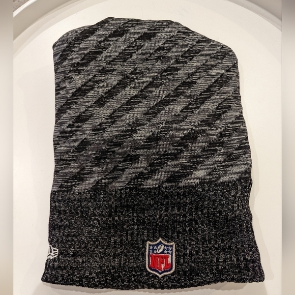 NFL Slouch Toque - Official NFL Las Vegas Raiders Gear by New Era - Picture 4 of 6